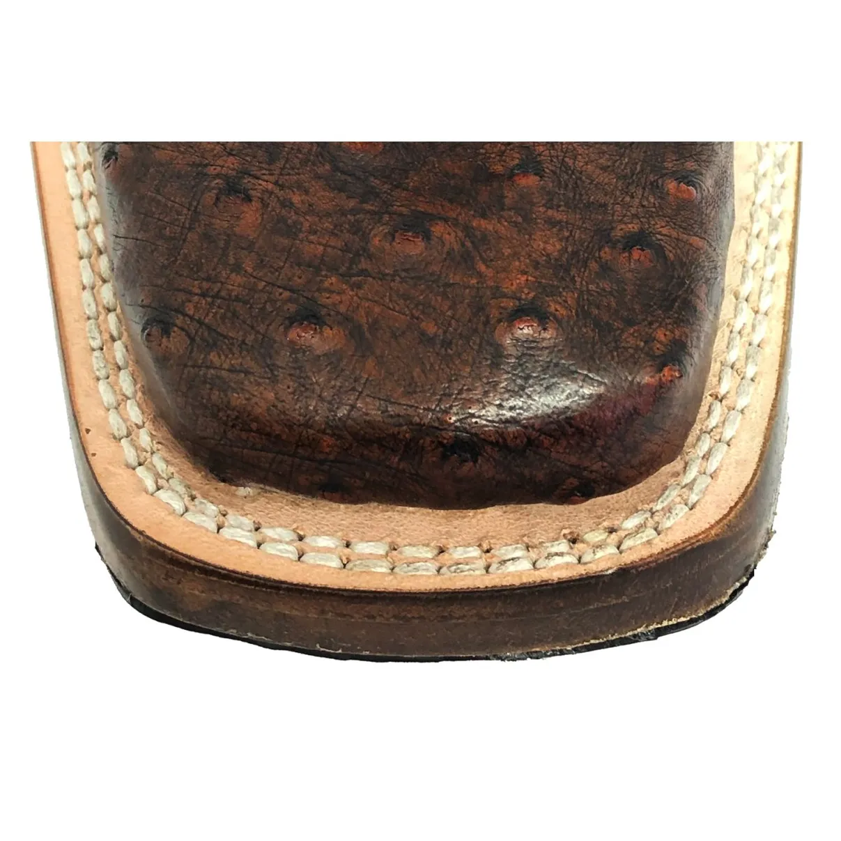Bota de Avestruz Cheio BloodWine - Cano Alto, Bico Quadrado, Solado de Couro Artesanal