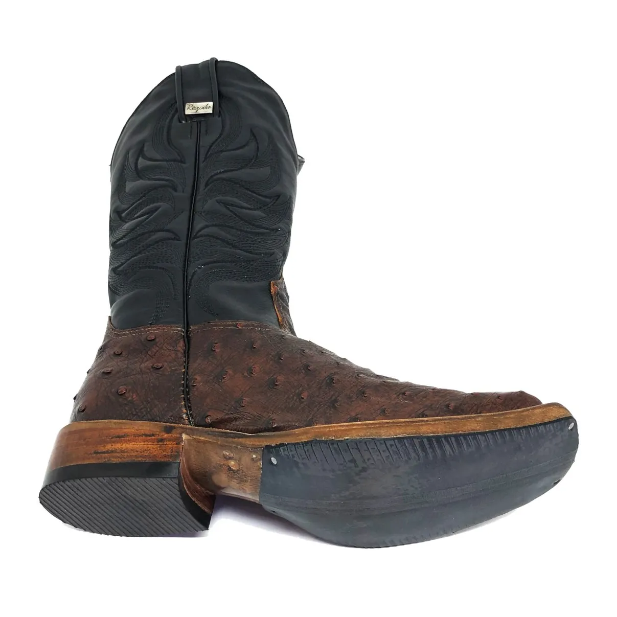 Bota de Avestruz Cheio BloodWine - Cano Alto, Bico Quadrado, Solado de Couro Artesanal