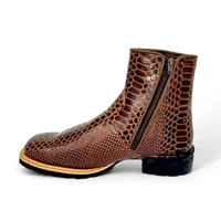 Bota Texana De Couro Bovino Imitação de Cobra Marrom - Cano Curto Zíper, Bico Quadrado - Solado Flex Comfort | Reizinho - imagem 3