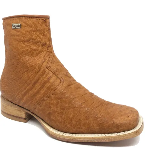 BOTA DE BARRIGA DE AVESTRUZ CONHAQUE - CANO CURTO, BICO QUADRADO, ​SOLADO DE COURO ARTESANAL