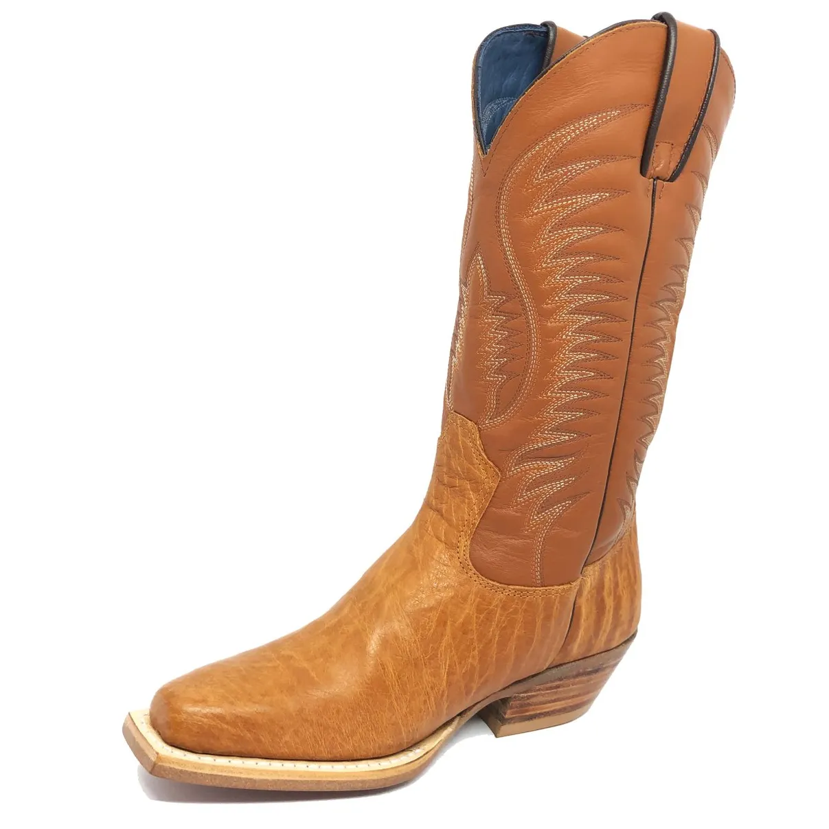 BOTA DE BARRIGA DE AVESTRUZ CONHAQUE - CANO ALTO, BICO QUADRADINHO, SOLADO DE COURO ARTESANAL