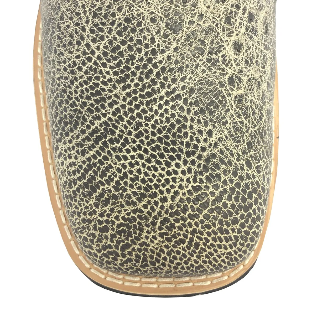 Bota de Barriga de Avestruz Ice Gray - Cano Alto, Bico Quadrado, Solado Flex Comfort