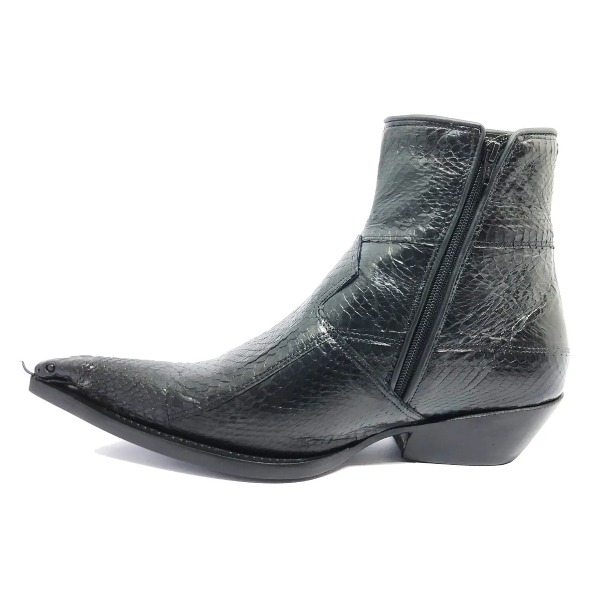 Bota de Cobra Naja Preta com Cabeça - CANO CURTO, BICO FINO, ​SOLADO DE COURO ARTESANAL