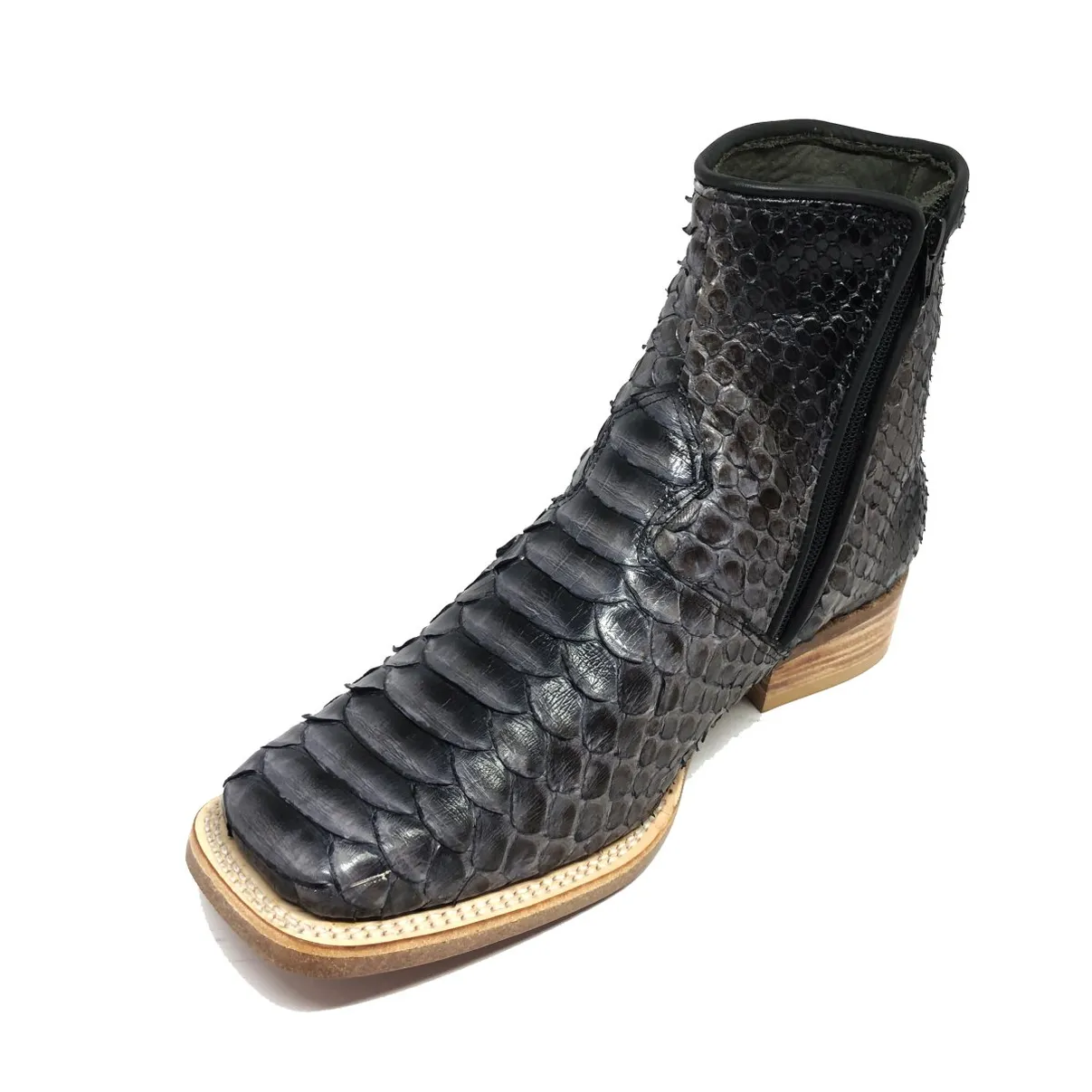 Bota de Cobra Python Luxo Black - CANO CURTO, BICO QUADRADO, ​SOLADO DE COURO ARTESANAL