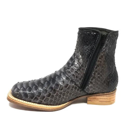 Bota de Cobra Python Luxo Black - CANO CURTO, BICO QUADRADO, ​SOLADO DE COURO ARTESANAL