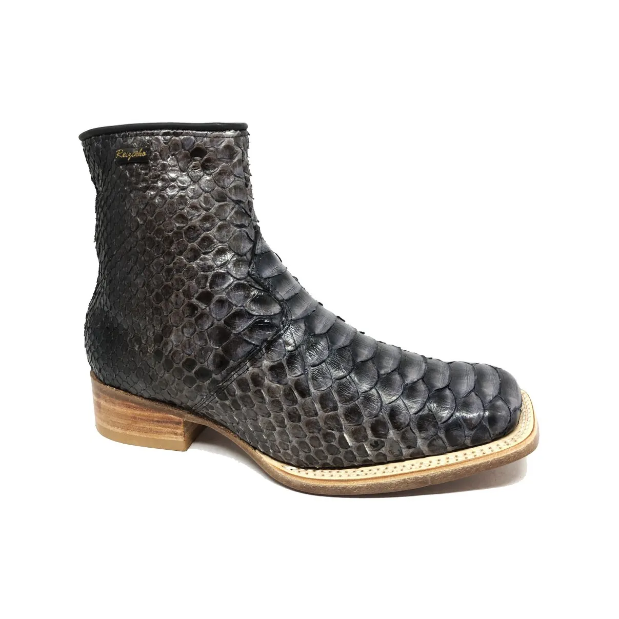 Bota de Cobra Python Luxo Black - CANO CURTO, BICO QUADRADO, ​SOLADO DE COURO ARTESANAL