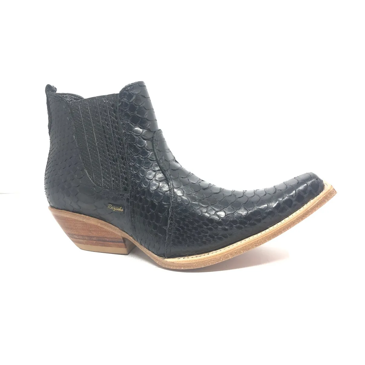 Bota de Cobra Python Preta - Cano Curto, Bico Fino Quadradinho, Solado de Couro Artesanal