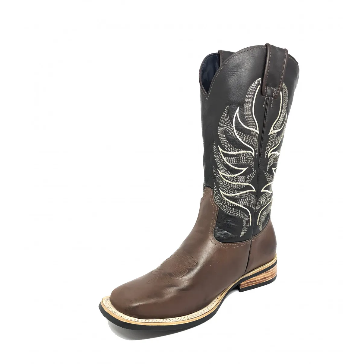 Bota de Couro Bovino Marrom Reforçada - 3 COSTURAS - CANO CURTO, BICO QUADRADO, ​SOLADO X-FLEX ARTESANAL