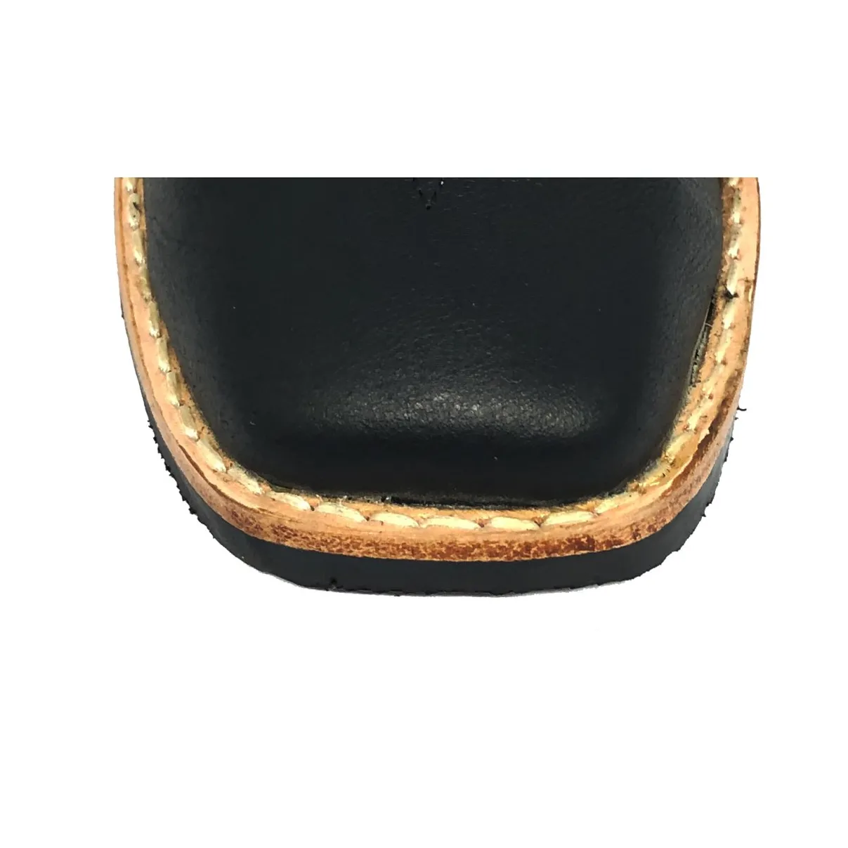 BOTA DE COURO BOVINO PRETO INFANTIL - CANO MÉDIO, BICO QUADRADO, ​SOLADO X-FLEX ARTESANAL