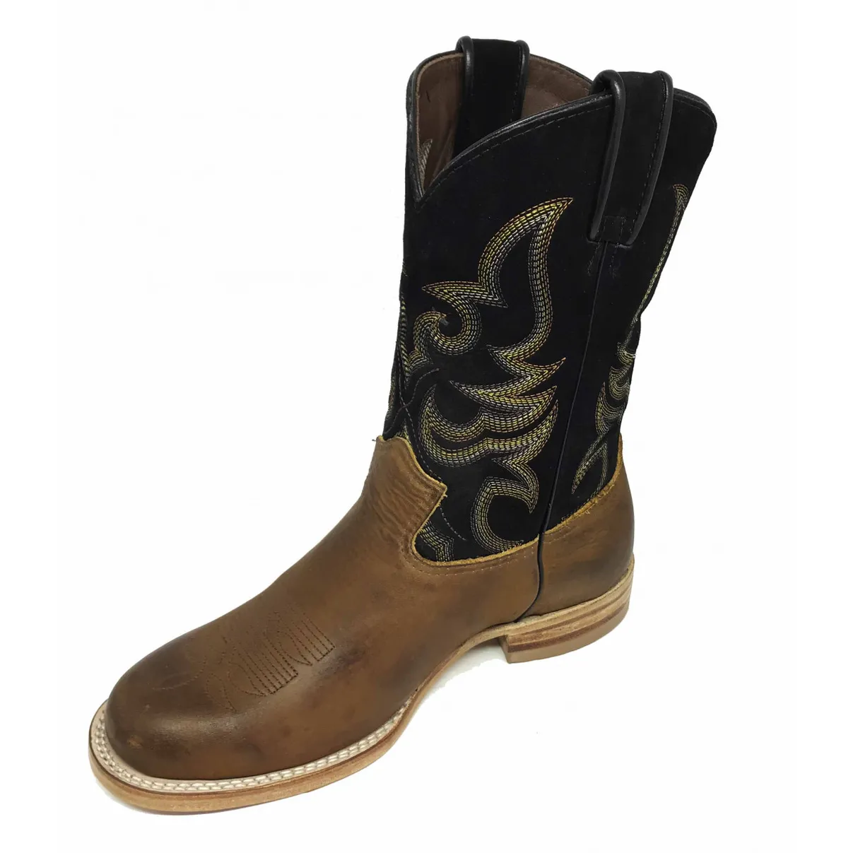 Bota De couro bovino Bufalada Caramelo Envelhecida - CANO ALTO, BICO REDONDO, ​SOLADO DE COURO ARTESANAL