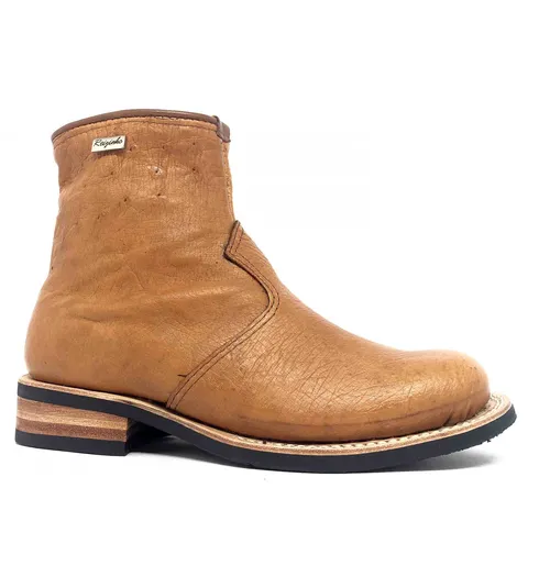 Bota de Barriga de Avestruz Conhaque - CANO CURTO, BICO REDONDO, SOLADO X-FLEX ARTESANAL