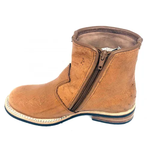 Bota de Barriga de Avestruz Conhaque - CANO CURTO, BICO REDONDO, SOLADO X-FLEX ARTESANAL