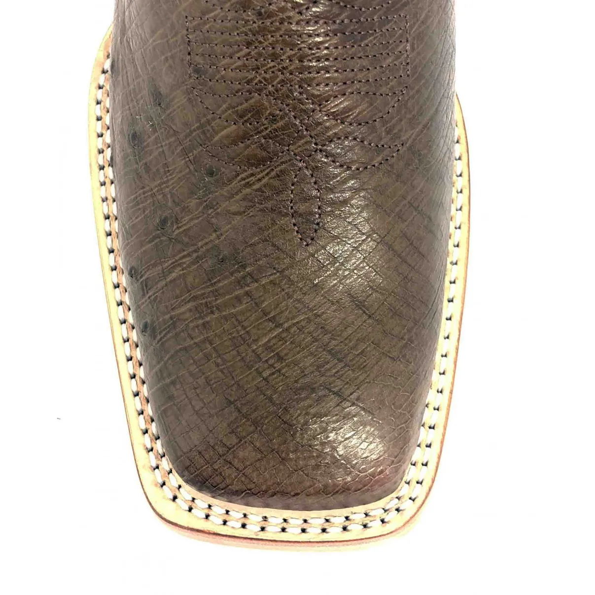 Bota de Barriga de Avestruz Marrom Fosco - CANO ALTO, BICO QUADRADO, ​SOLADO DE COURO ARTESANAL