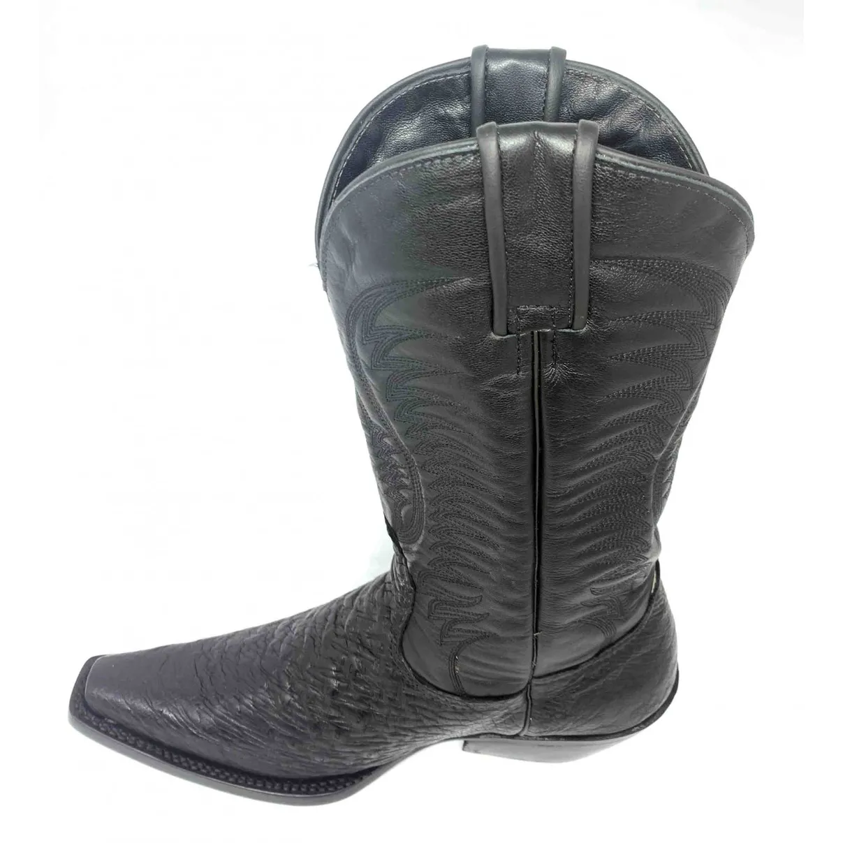 Bota de Barriga de Avestruz Preta - CANO ALTO, BICO QUADRADINHO, ​SOLADO DE COURO ARTESANAL