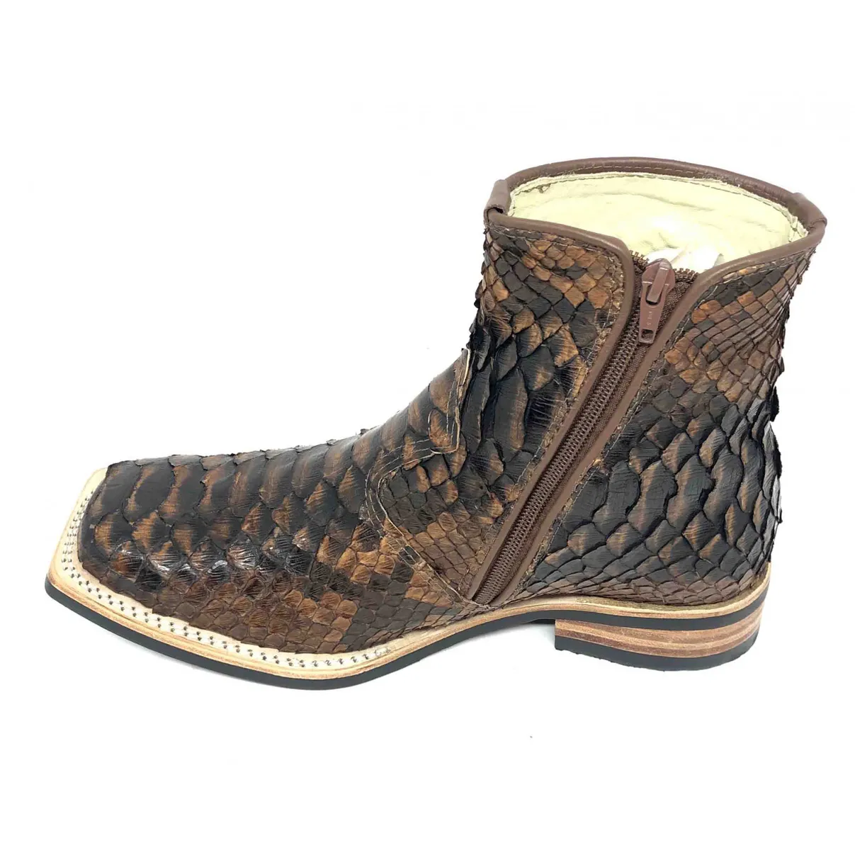Bota de Cobra Python Luxo Brown - CANO CURTO, BICO QUADRADO, ​SOLADO X-FLEX ARTESANAL
