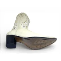 Bota Texana Feminina de Couro Bovino Branco Gelo - Cano Alto, Bico Fino | Reizinho Botas - imagem 4