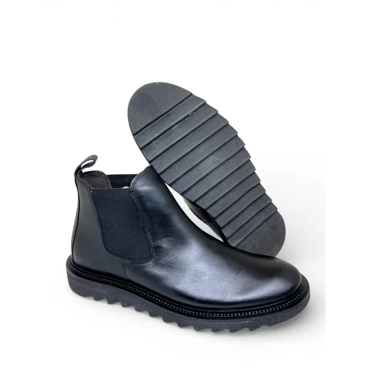 Bota Casual Grécia de Couro Bovino Preto - Cano Curto Elástico, Bico Redondo | Reizinho Botas