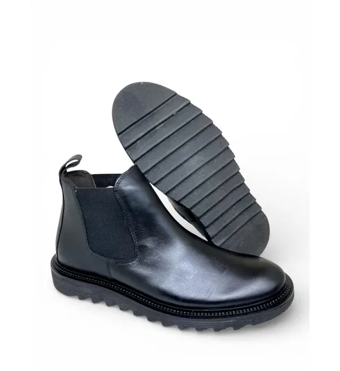 Bota Casual Grécia de Couro Bovino Preto - Cano Curto Elástico, Bico Redondo | Reizinho Botas