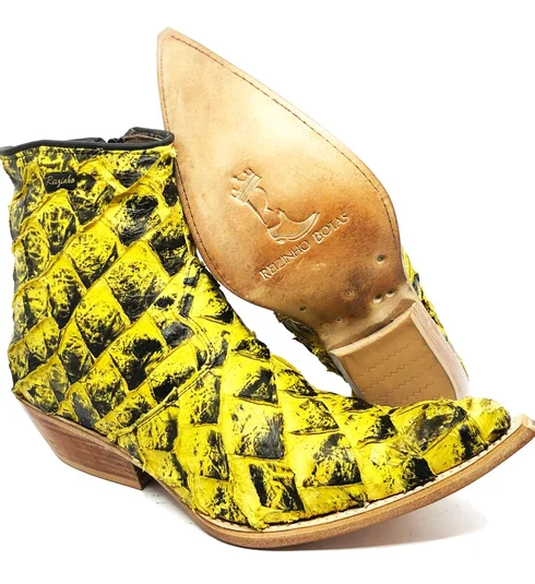 Bota Reizinho Premium Couro De Pirarucu Black Yellow Limited Edition - Cano Curto, Bico Fino, Solado De Couro Artesanal