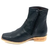 Bota De Couro Bovino Preto - Cano Curto De Zíper, Bico Fino Quadradinho, Solado De Couro Artesanal - imagem 2
