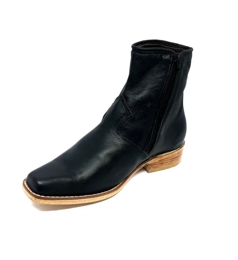 Bota De Couro Bovino Preto - Cano Curto De Zíper, Bico Fino Quadradinho, Solado De Couro Artesanal