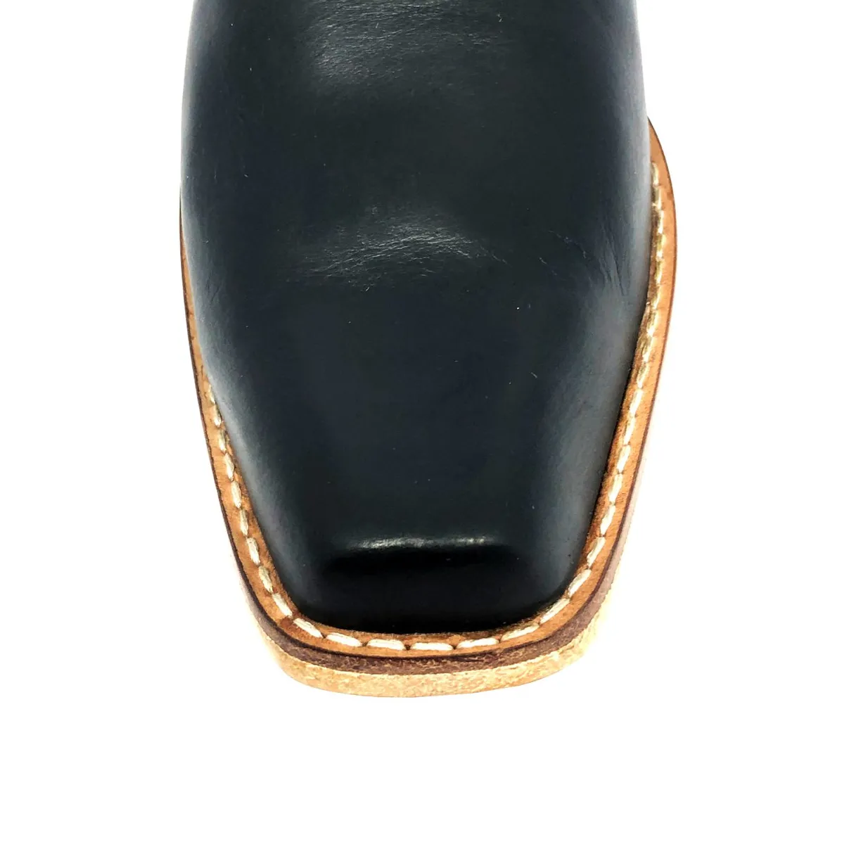 Bota De Couro Bovino Preto - Cano Curto De Zíper, Bico Fino Quadradinho, Solado De Couro Artesanal