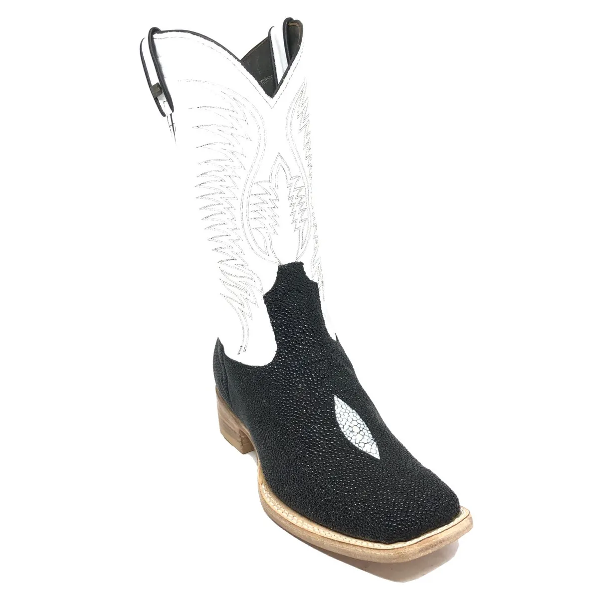 BOTA DE ARRAIA PRETA - CANO ALTO, BICO QUADRADO, ​SOLADO DE COURO ARTESANAL
