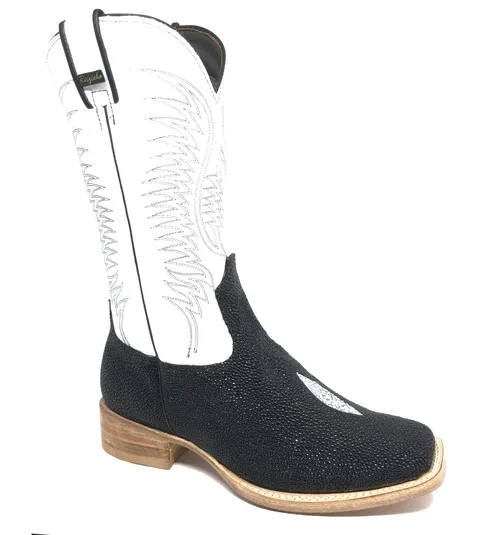 BOTA DE ARRAIA PRETA - CANO ALTO, BICO QUADRADO, ​SOLADO DE COURO ARTESANAL