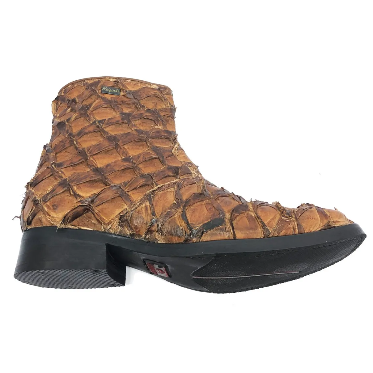 Bota de Pirarucu Dry Leaf - Cano Curto, Bico Quadrado, Solado X-Flex Artesanal