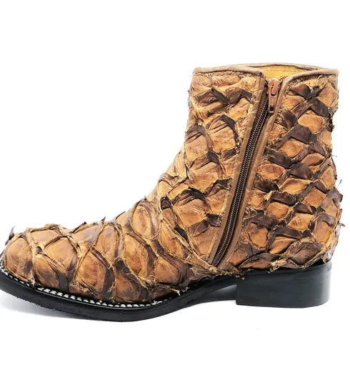 Bota de Pirarucu Dry Leaf - Cano Curto, Bico Quadrado, Solado X-Flex Artesanal