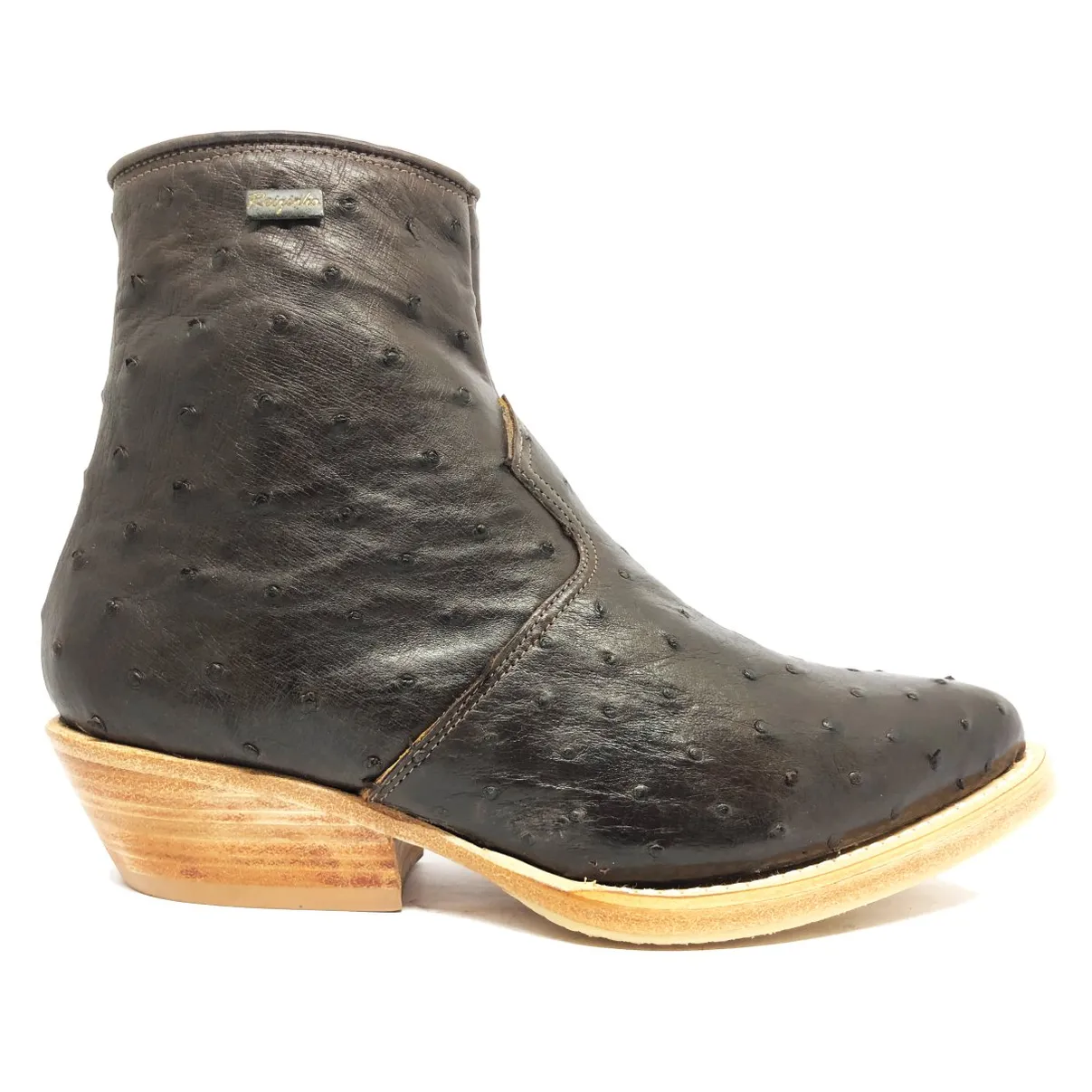 Bota De Couro De Avestruz Cheio Marrom Café - Cano Curto De Zíper, Bico Fino Arredondado, Solado De Couro Artesanal