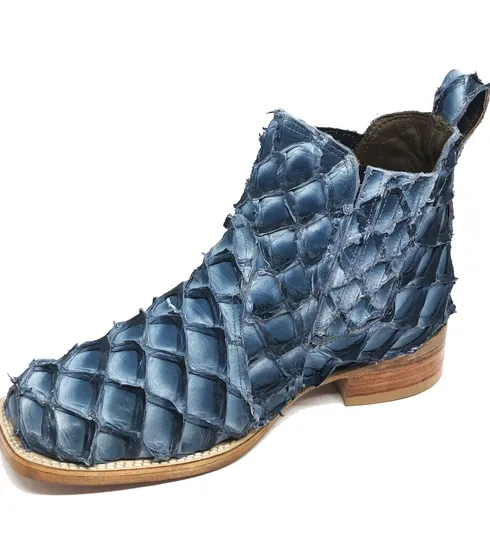 Bota Texana de Couro Legítimo de Pirarucu Light Blue - Cano Curto, Bico Quadrado - Solado de Couro Artesanal