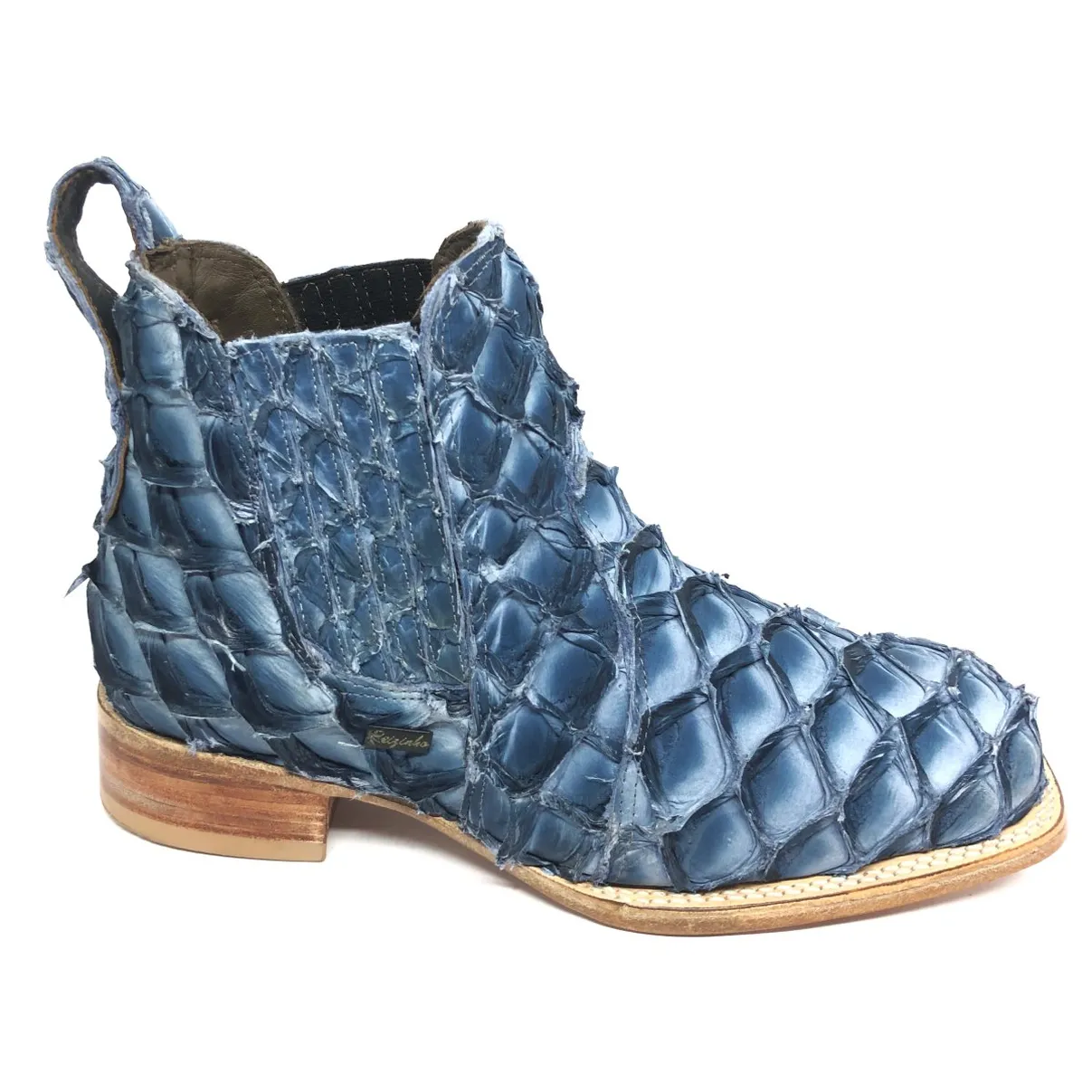 Bota Texana de Couro Legítimo de Pirarucu Light Blue - Cano Curto, Bico Quadrado - Solado de Couro Artesanal