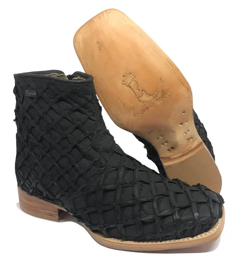 Bota Texana de Couro Legítimo de Pirarucu Preto - Cano Curto, Bico Quadrado - Solado de Couro Artesanal