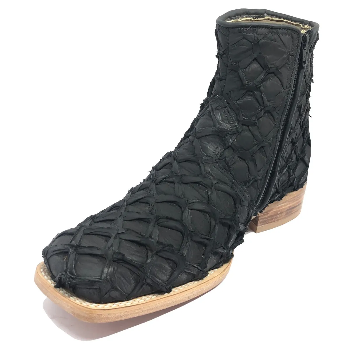 Bota Texana de Couro Legítimo de Pirarucu Preto - Cano Curto, Bico Quadrado - Solado de Couro Artesanal