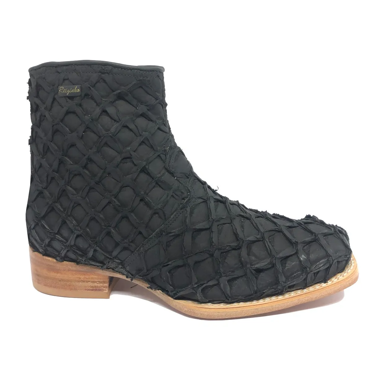 Bota Texana de Couro Legítimo de Pirarucu Preto - Cano Curto, Bico Quadrado - Solado de Couro Artesanal