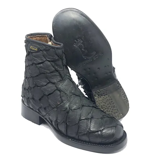 Bota Texana de Couro Legítimo de Pirarucu Preto - Cano Curto, Bico Redondo - Solado de Couro Artesanal
