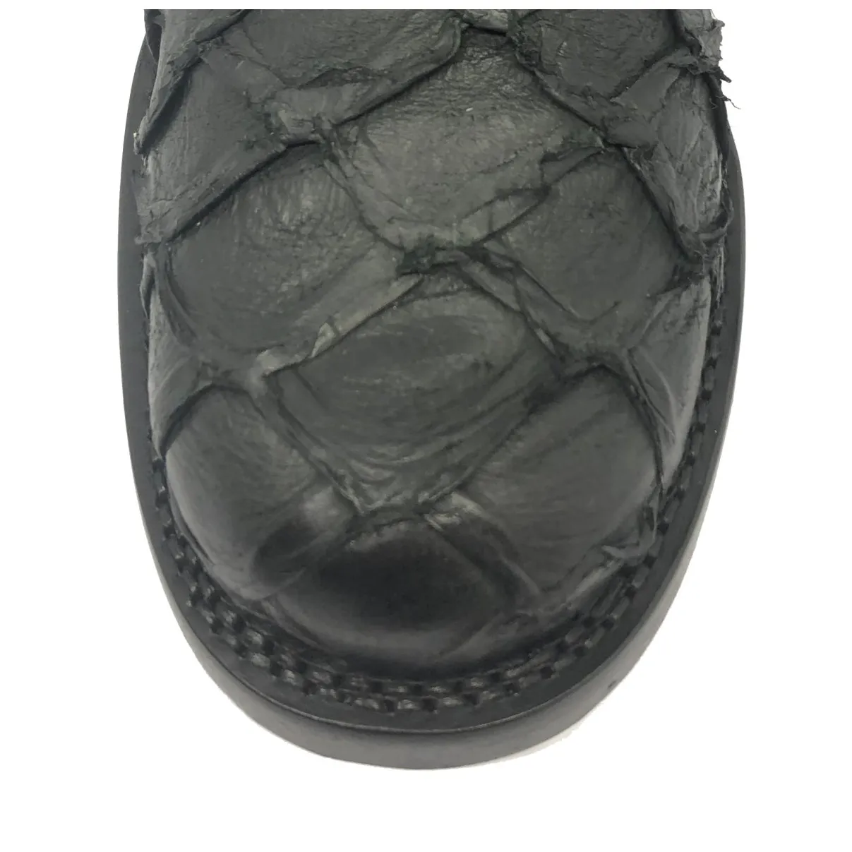 Bota Texana de Couro Legítimo de Pirarucu Preto - Cano Curto, Bico Redondo - Solado de Couro Artesanal