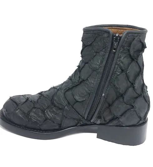 Bota Texana de Couro Legítimo de Pirarucu Preto - Cano Curto, Bico Redondo - Solado de Couro Artesanal