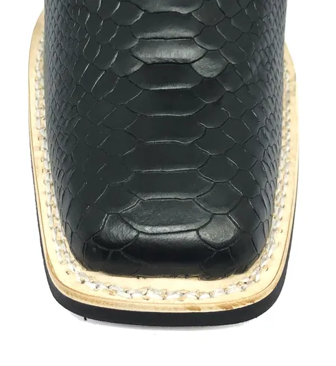 Bota de Couro Bovino Imitação de Cobra Preta - Cano Médio, Bico Quadrado, SOLADO X-FLEX ARTESANAL