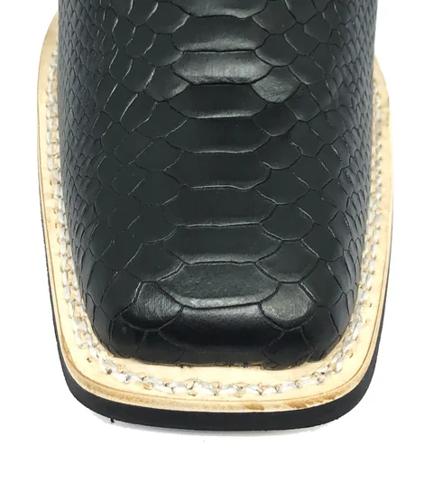Bota de Couro Bovino Imitação de Cobra Preta - Cano Médio, Bico Quadrado, SOLADO X-FLEX ARTESANAL