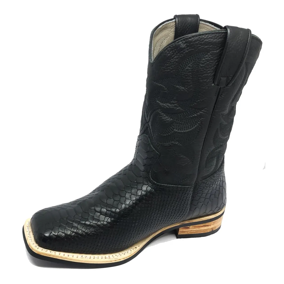 Bota de Couro Bovino Imitação de Cobra Preta - Cano Médio, Bico Quadrado, SOLADO X-FLEX ARTESANAL