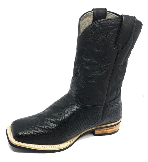 Bota de Couro Bovino Imitação de Cobra Preta - Cano Médio, Bico Quadrado, SOLADO X-FLEX ARTESANAL