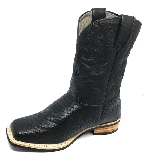 Bota de Couro Bovino Imitação de Cobra Preta - Cano Médio, Bico Quadrado, SOLADO X-FLEX ARTESANAL
