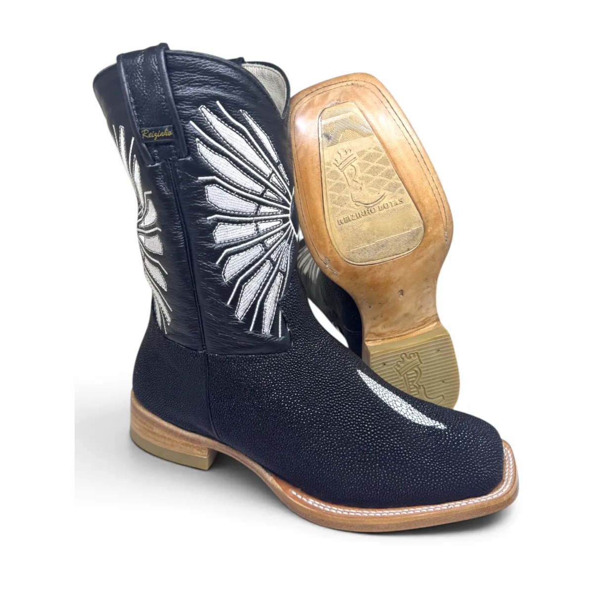 Bota Texana Reizinho Premium de Couro Legítimo de Arraia Preta LIMITED EDITION - Cano Médio, Bico Quadrado - Solado de Couro Artesanal Injetado