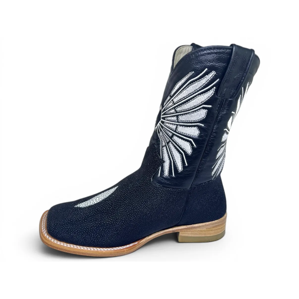 Bota Texana Reizinho Premium de Couro Legítimo de Arraia Preta LIMITED EDITION - Cano Médio, Bico Quadrado - Solado de Couro Artesanal Injetado