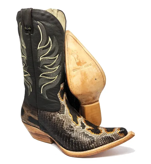 Bota Texana Reizinho Premium de Couro Legítimo de Cobra Python Brown Crafts LIMITED EDITION - Cano Alto, Bico Fino - Solado de Couro Artesanal