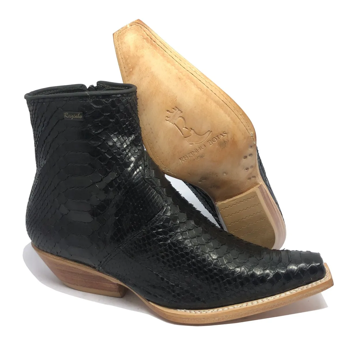 Bota Texana Reizinho Premium de Couro Legítimo de Cobra Python Preta LIMITED EDITION - Cano Curto, Bico Fino Quadradinho - Solado de Couro Artesanal