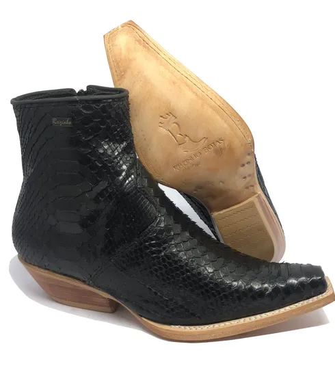 Bota Texana Reizinho Premium de Couro Legítimo de Cobra Python Preta LIMITED EDITION - Cano Curto, Bico Fino Quadradinho - Solado de Couro Artesanal