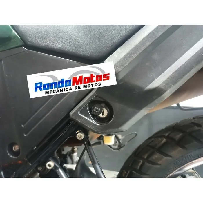 Trava Tampa Lateral Ybr 125 Xtz125 Rd135 Lander Tenere 250